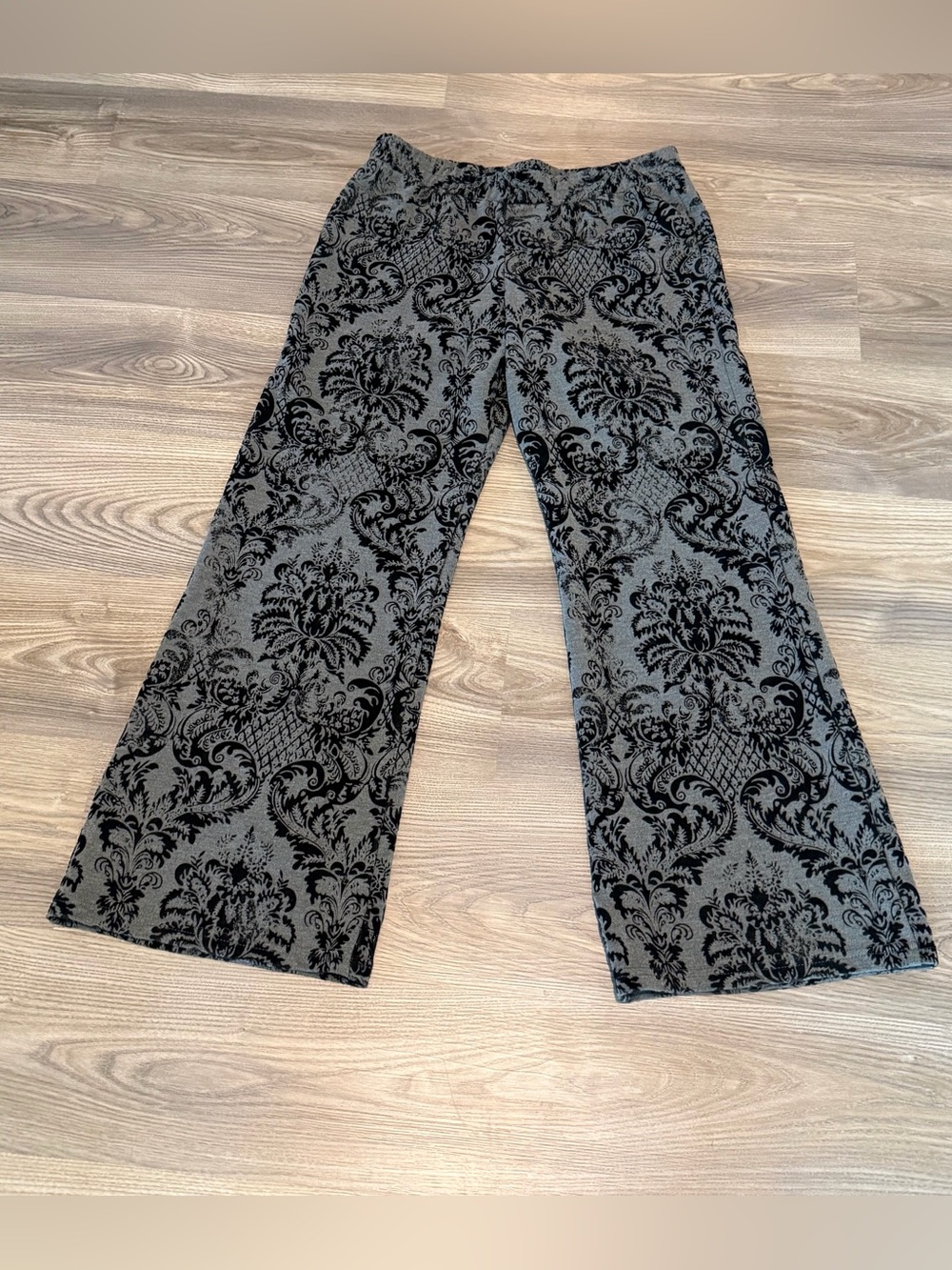 Ivy Jane Wide Leg Pull On Damask Print Pant Women’s size Medium